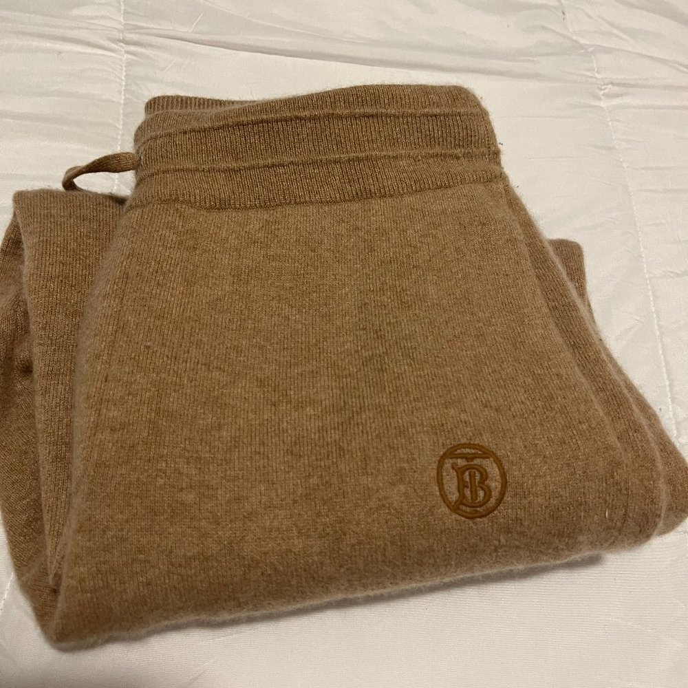 Barely worn Burberry cashmere joggers (M)